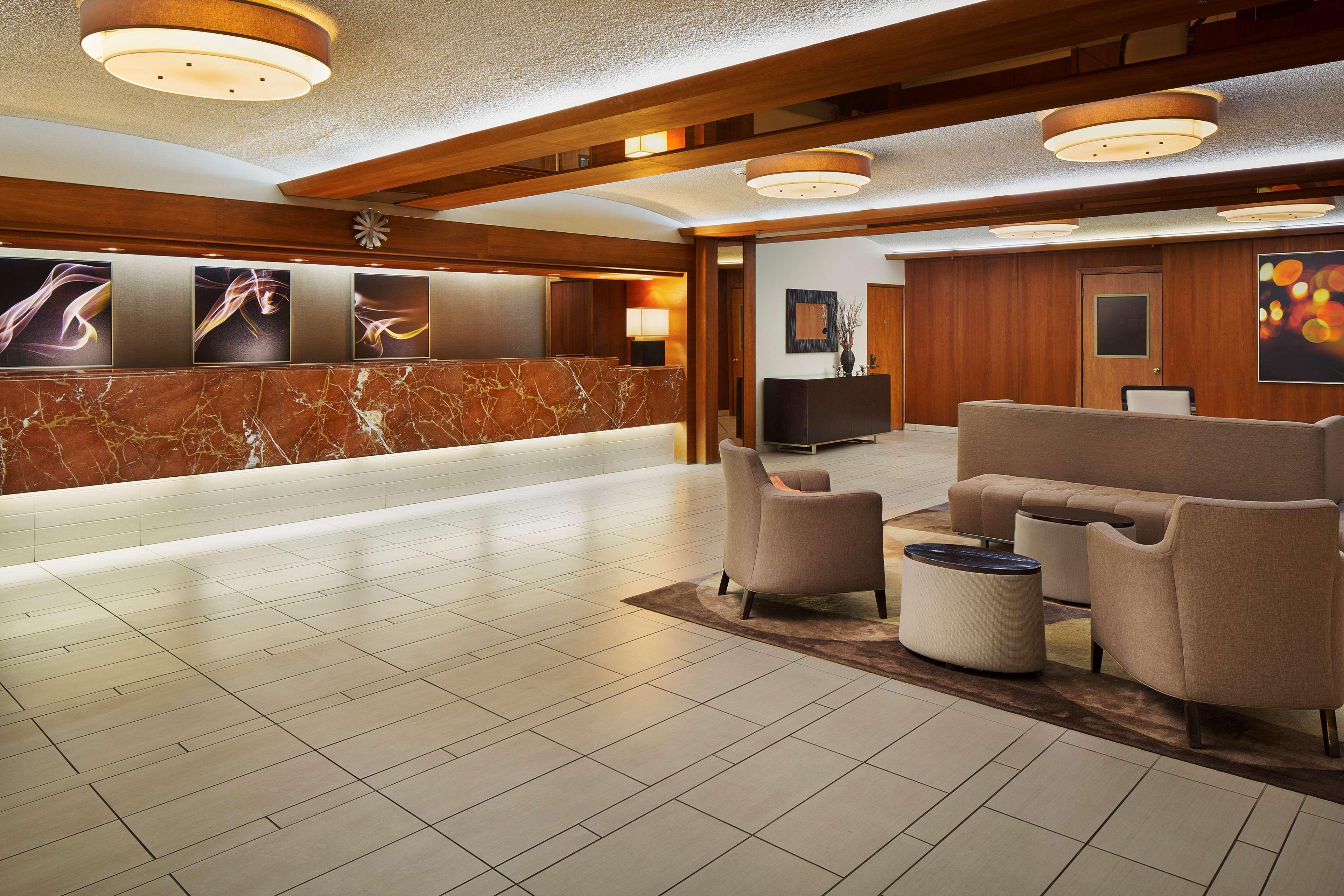 Hilton Oakland Airport Hotel Exterior photo